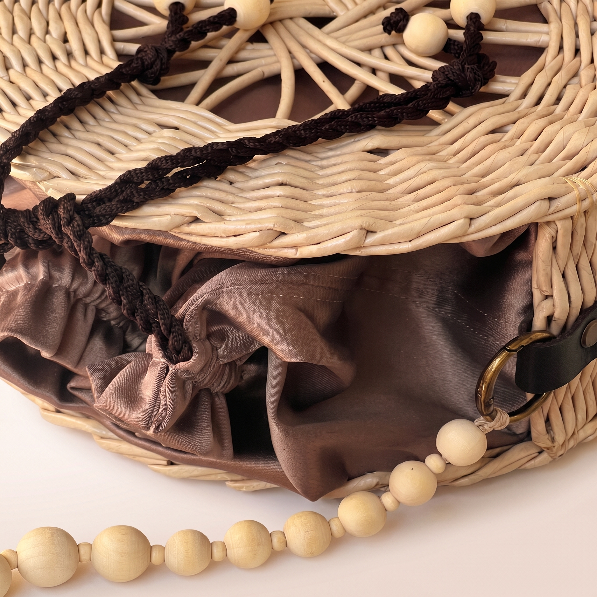 Title: Handcrafted Round Paper Wicker Bag "Aura" 5